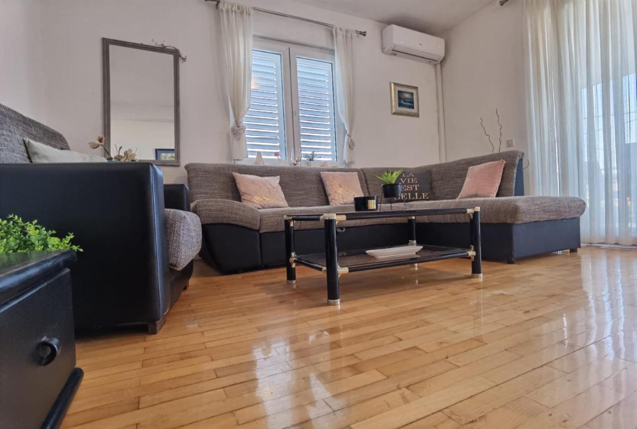 Apartman Sara Preko Esterno foto