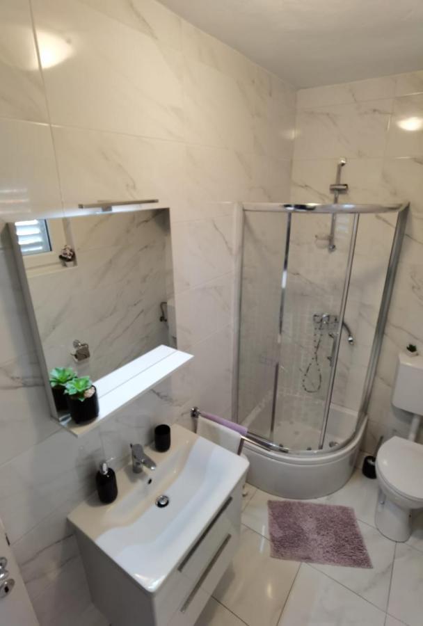 Apartman Sara Preko Esterno foto
