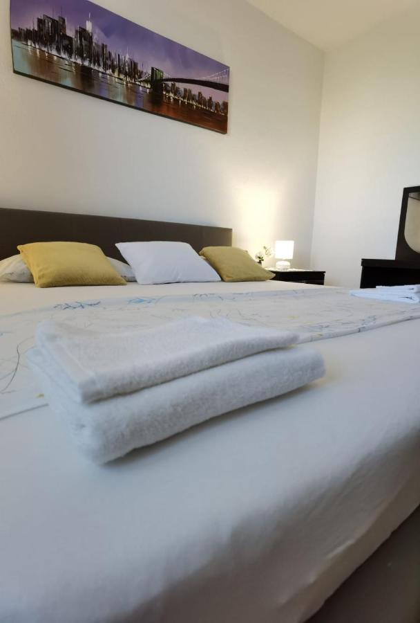 Apartman Sara Preko Esterno foto