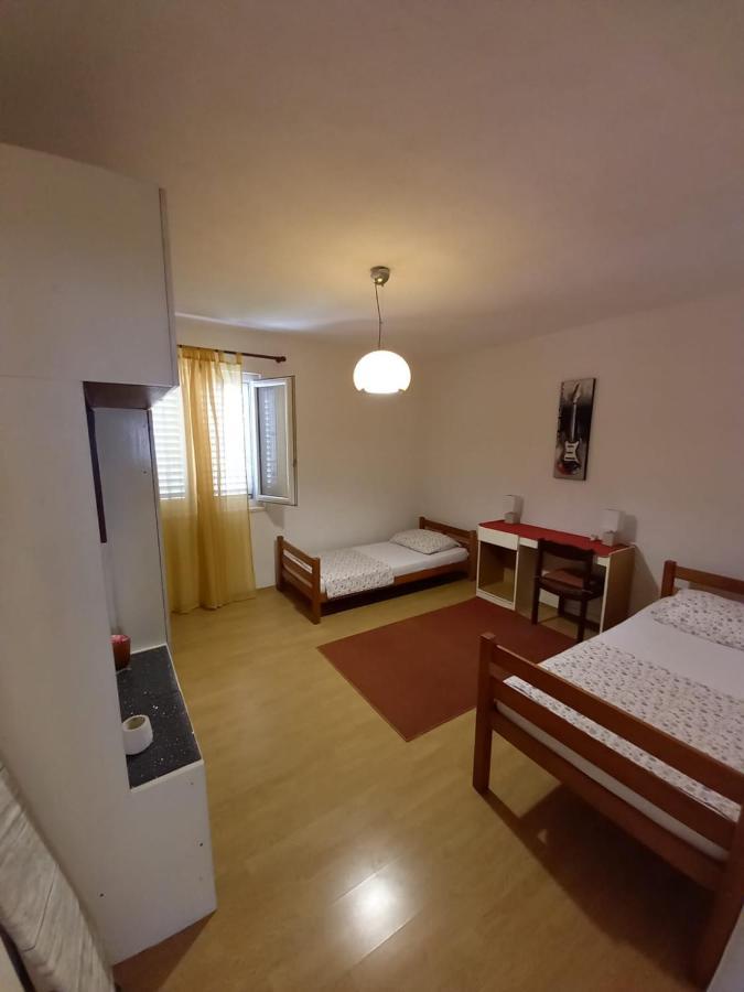 Apartman Sara Preko Esterno foto
