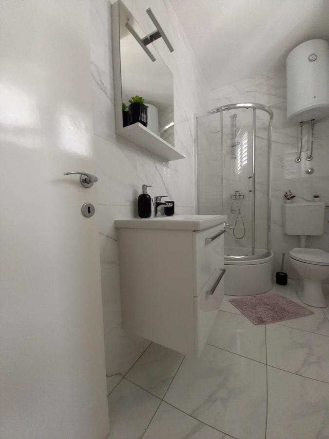 Apartman Sara Preko Esterno foto